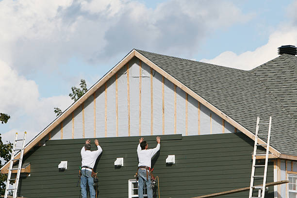 Professional Siding technician working in Centreville, VA